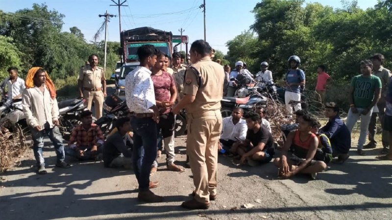 UP Kannauj meat was thrown at a temple, idols were broken in two temples