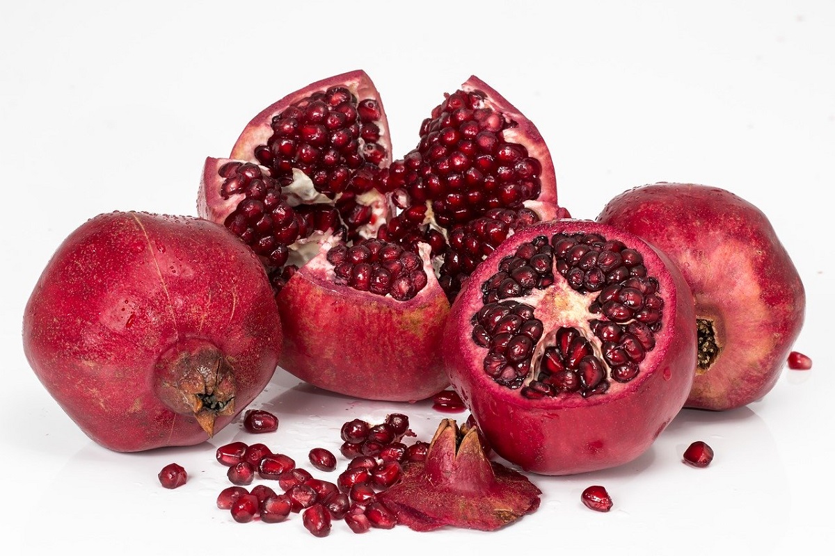 Pomegranate Benefits: एक मुट्ठी अनार का सेवन करने से सेहत को मिलते हैं कमाल के फायदे, कई बीमारियों के लिए है रामबाण इलाज 