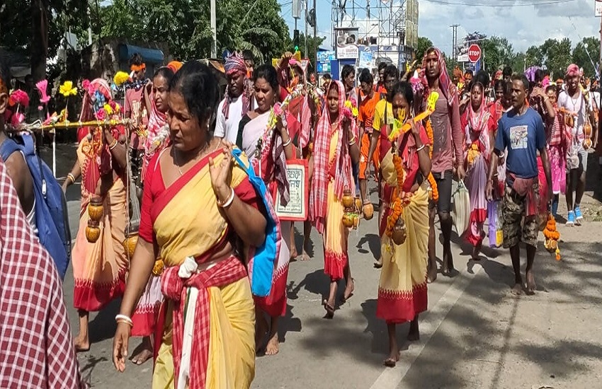 West Bengal-एक लाख से अधिक कांवडिय़ों ने बैद्यवाटी से उठाया गंगाजल