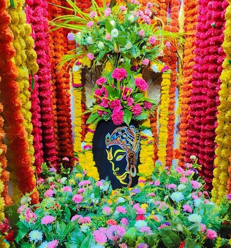 Special make-up of Bholenath done on the first Monday of Sawan