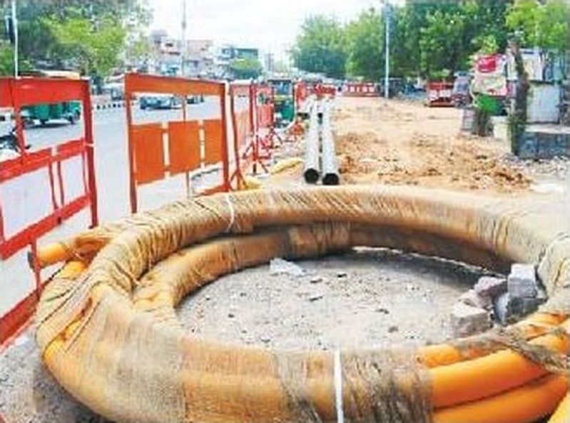 Gas Pipeline: सड़कों की अब परीक्षा ले रही गैस पाइपलाइन, जाने कैसे