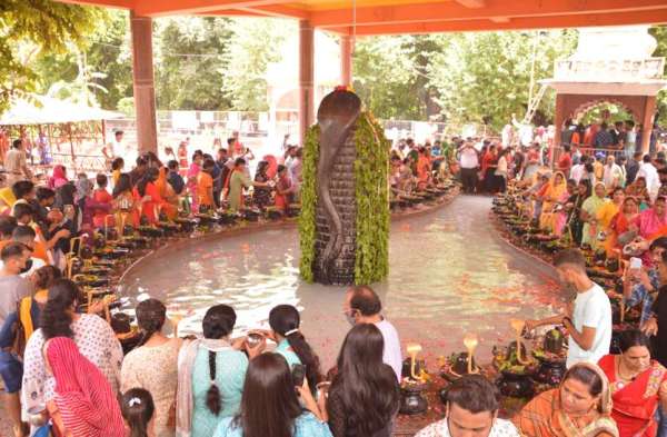 जय शिवशंकर, जय गंगाधर, करुणाकर करतार हरे