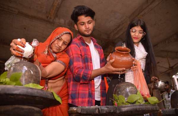 जय शिवशंकर, जय गंगाधर, करुणाकर करतार हरे