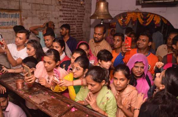 जय शिवशंकर, जय गंगाधर, करुणाकर करतार हरे