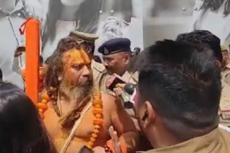 Lulu Mall Lucknow Controversy : शुद्धिकरण करने लुलु मॉल पहुंचे जगद्गुरु परमहंस दास पुलिस हिरासत में