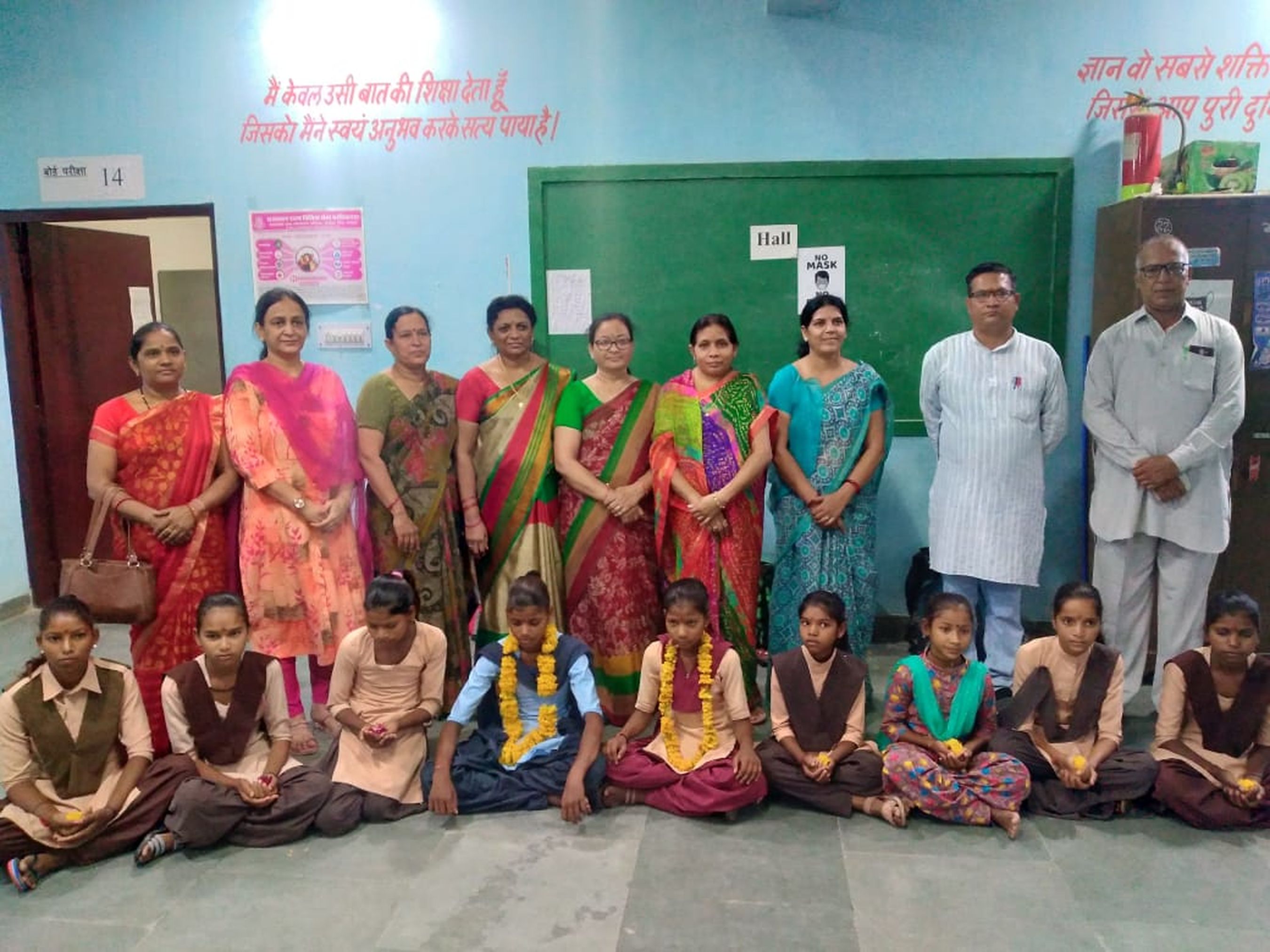 छात्रावास की आदिवासी छात्राओं को सीनियर सैकंडरी स्कूल में दिया प्रवेश