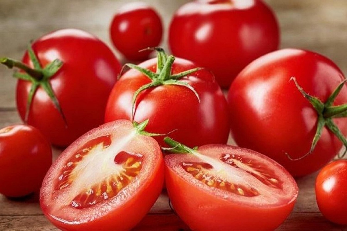 Tomato Benefits: टमाटर सेहत से लेकर स्किन से जुड़ी समस्याओं के लिए है रामबाण इलाज, जानें अन्य फायदे