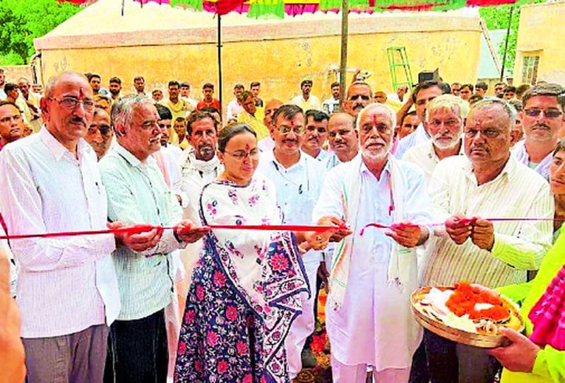 एक ओर उपतहसील का उद्घाटन, दूसरी ओर सरपंचों का प्रदर्शन