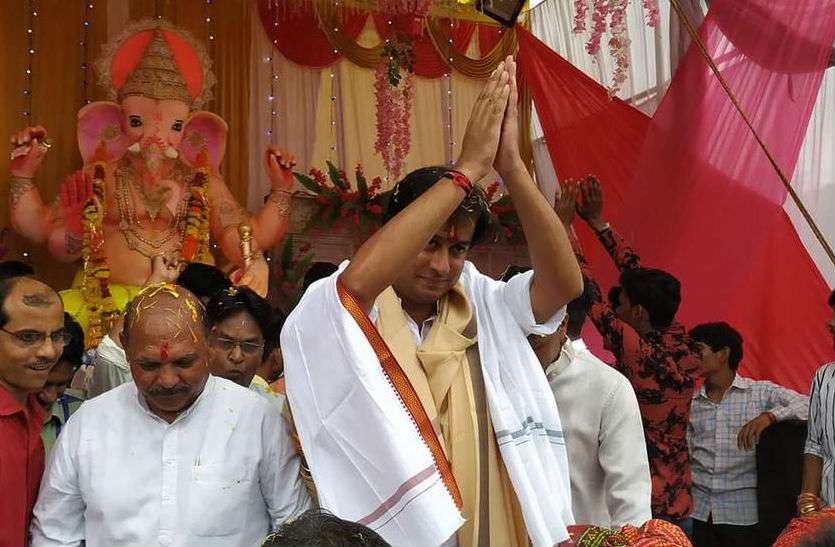 कांग्रेस विधायक ने मांगी पटवारियों की कुंडली