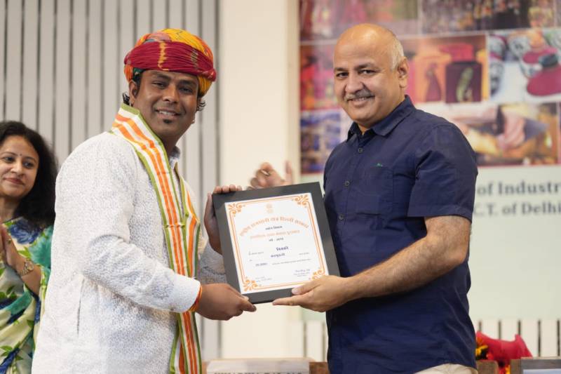 Delhi: हस्तशिल्प कारीगरों को मिला स्टेट हैंडीक्राफ्ट अवार्ड का सम्मान, डिप्टी सीएम बोले इसे टेक्नोलॉजी से जोड़ने की जरूरत