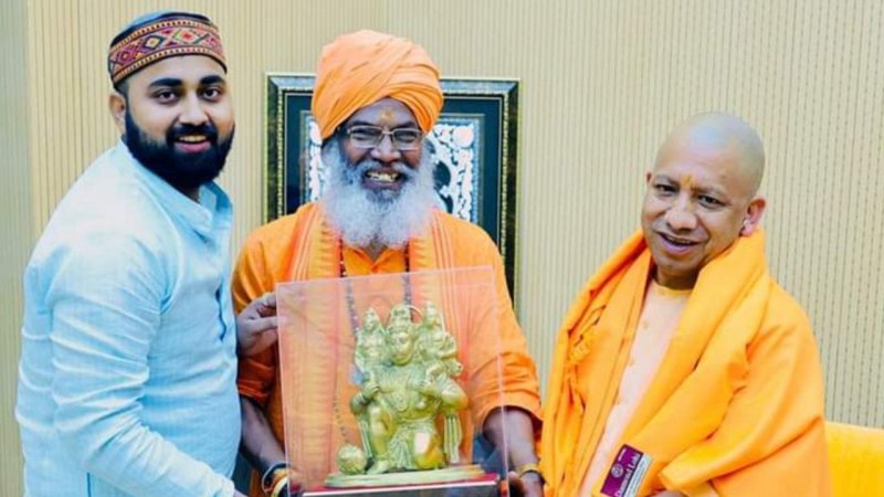 अपनी सुरक्षा को लेकर चिंतित रहने वाले सांसद साक्षी महाराज ने हिंदुओं से पूछा मजार पर क्यों जाते हो