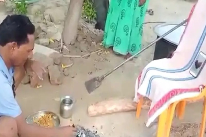 लाली मुर्गा मर गया पूरा गांव रोया, मालिक ने तेरहवीं में 500 को कराया भोज जानें