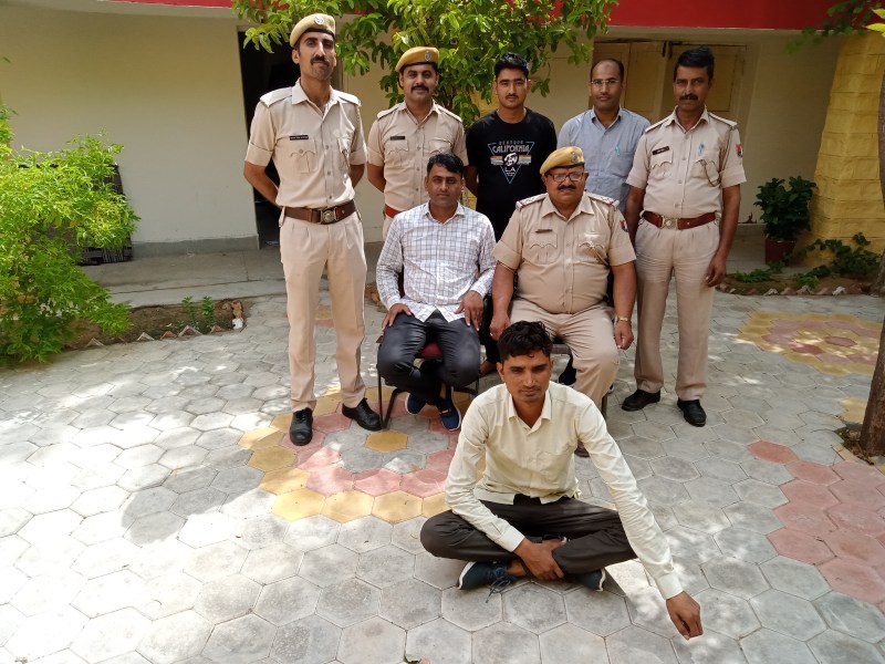 बाड़मेर में रीट परीक्षा से एक दिन पहले पकड़ा गया मुन्नाभाई, वरिष्ठ शिक्षक खुद के डमी अभ्यर्थी बनने की थी तैयारी