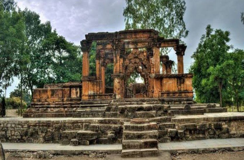11 वीं शताब्दी में चोल वंश के राजा ने नीमच के नौ तोरण द्वार मंदिर का किया था निर्माण