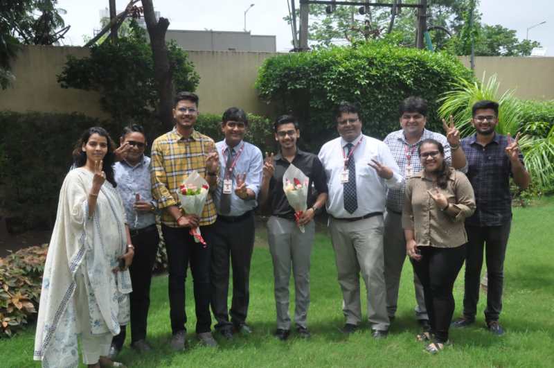 CBSE RESULT : टॉप करने के लिए विद्यार्थी रहे सोशल मीडिया से दूर