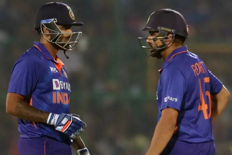 suryakumar_yadav_and_rohit_sharma.jpg