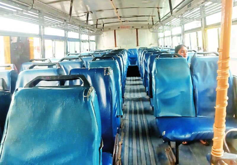 परीक्षार्थियों को लेने आई बसें खाली लौटीं