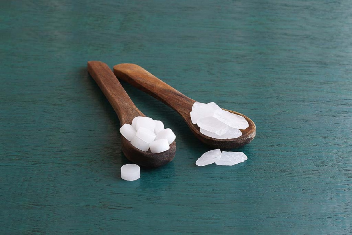 Camphor Benefits: कपूर स्किन इंफेक्शन को दूर करने में होता है सहायक, जानें इसके कमाल के फायदे