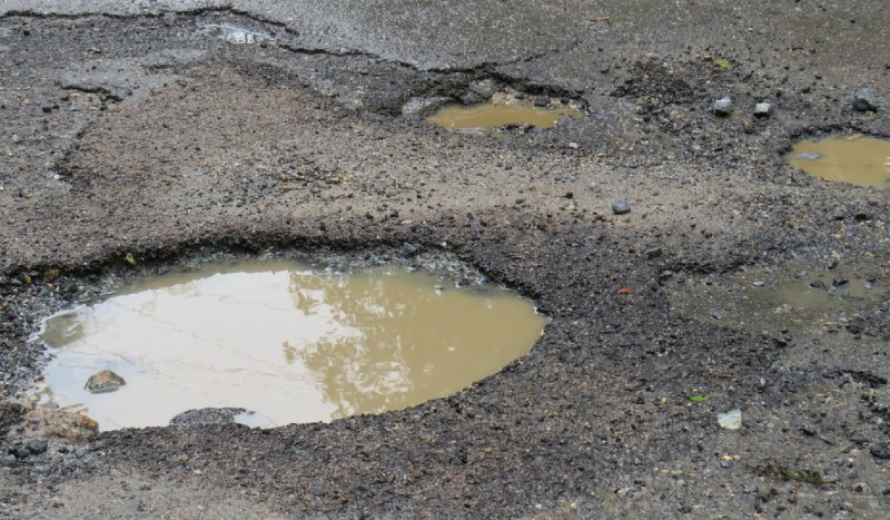 गड्ढों में तब्दील सड़कों से सुंदरता खो रहा पर्यटन स्थल आबू