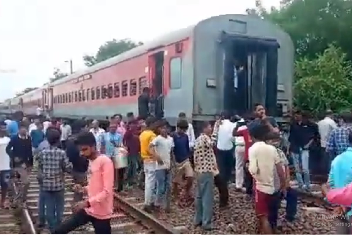 Patliputra Express Separated in Jalgaon