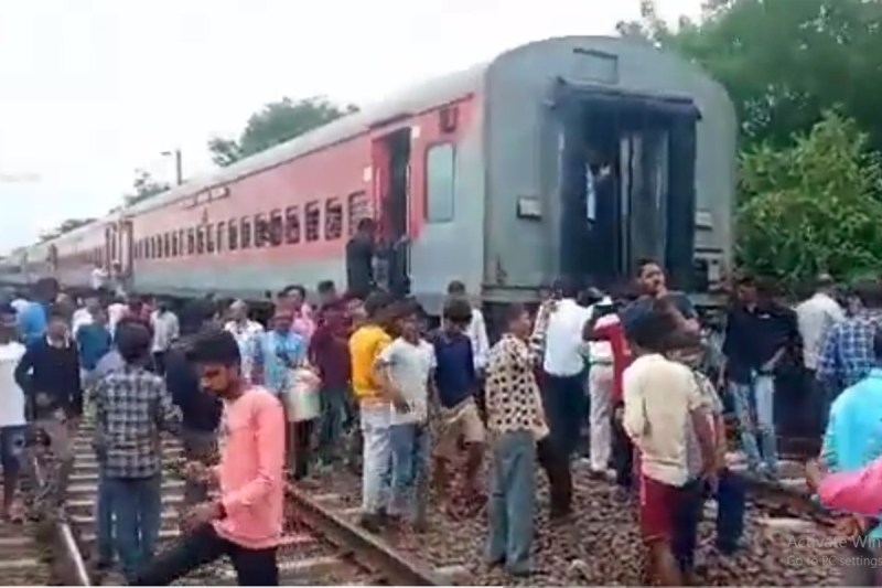 Patliputra Express Separated in Jalgaon