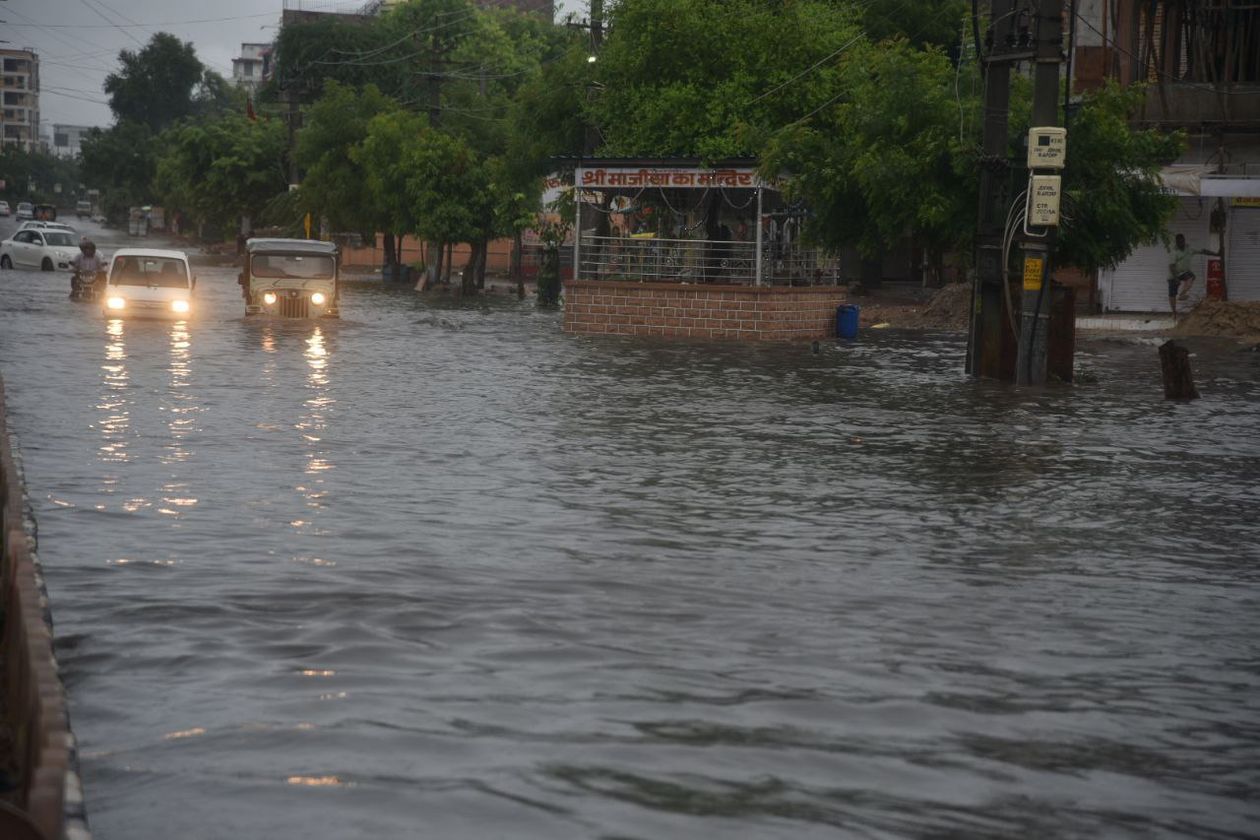 Heavy Rain in Jodhpur: 400 मीटर तक नीचे आ गए बादल, मेहरानगढ़ का एक हिस्सा छिप गया