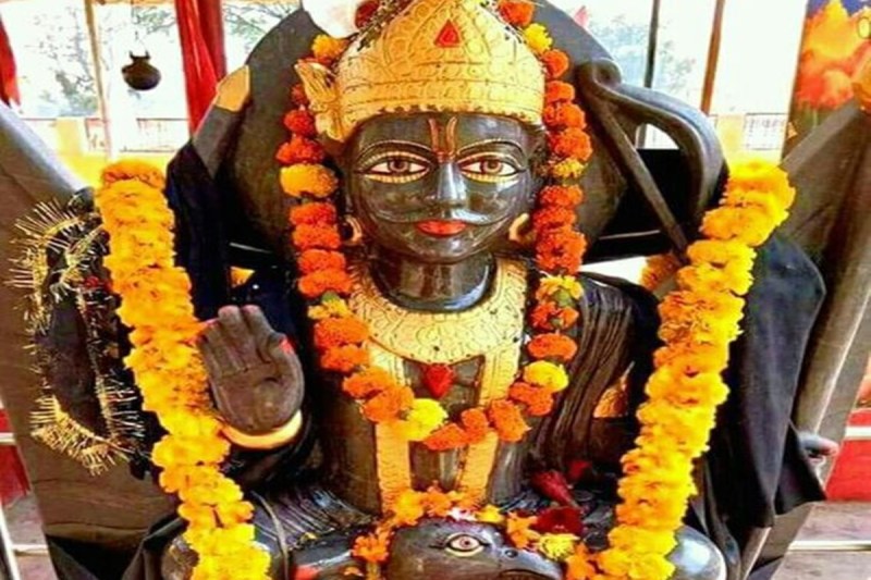 shani dev, shani transit 2022, shani vakri 2022, shani chalisa, shani ke upay, shani in makar rashi,