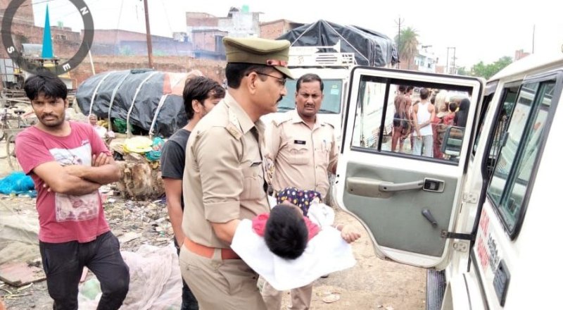 Barabanki Police officer with Innocent Girl going to Hospital