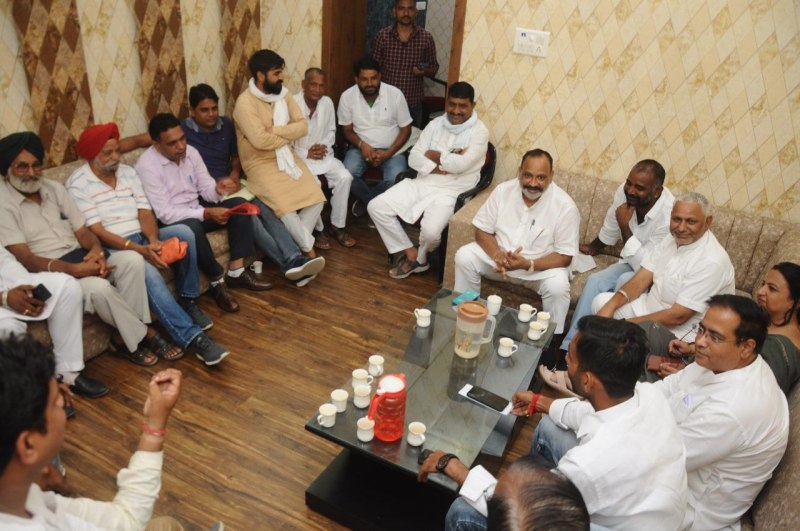 SriGanganagar नगर परिषद सभापति चैम्बर में चले लात और थाप मुक्के