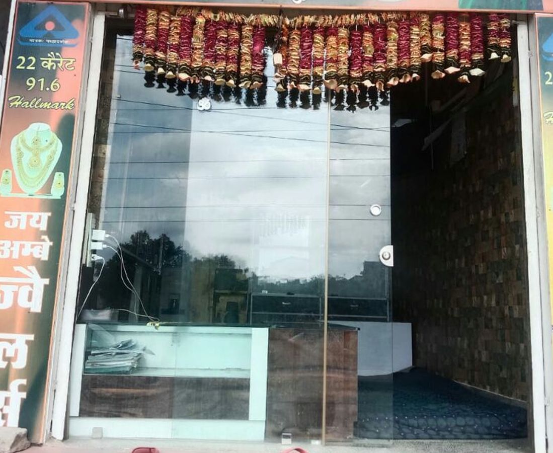 Jwellery stolen : मुख्य बाजार में शोरूम से लाखों के आभूषण चोरी