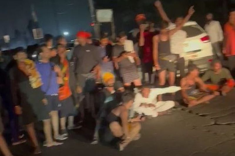 महाकाल का अभिषेक करने जा रहे कावडिय़ों के साथ मारपीट