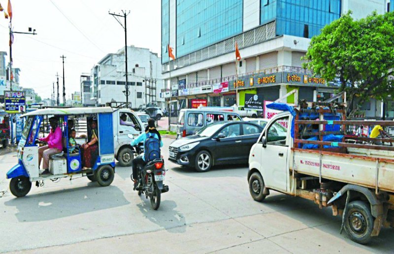 दिल्ली-हैदराबाद का ट्रैफिक मैनेजमेंट देख आए, फिर भी 14 चौराहों पर जाम