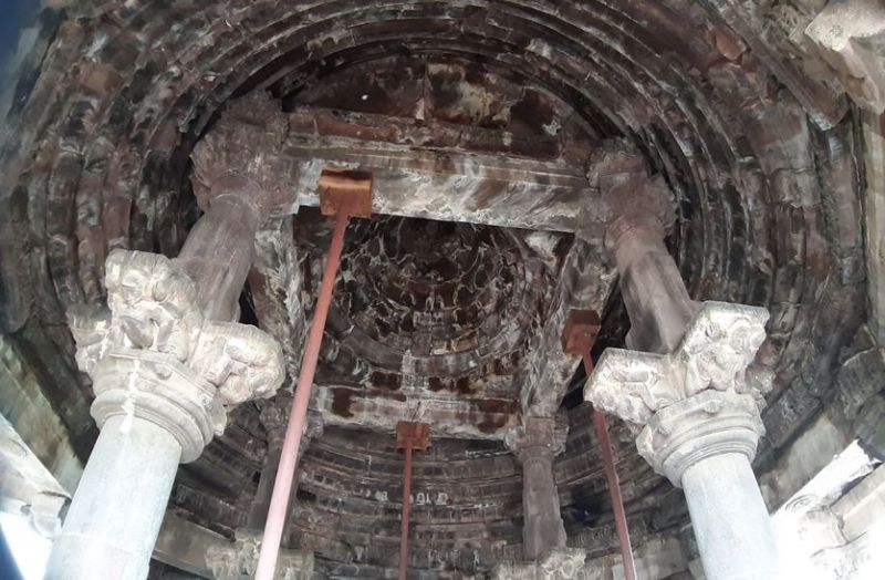 सालों से तीन जैक पर टिका रखा है 11वीं सदी का शिवालय