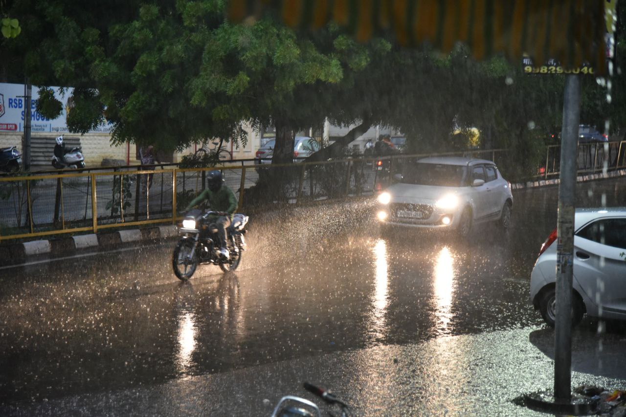 Weather: मेघालय बना मरुस्थल, अब तक दुगुनी बारिश