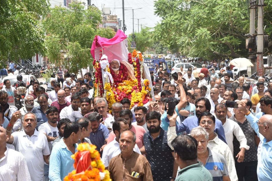 महंत के निधन पर व्यवसाइयों ने बंद रखा आधे दिन का कारोबार