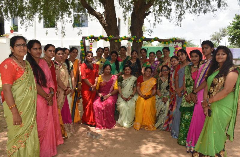 Teej Festival- दो साल का इंतजार खत्म: सावन के झूलों ने सबको बुलाया, चहुंओर उल्लास छाया