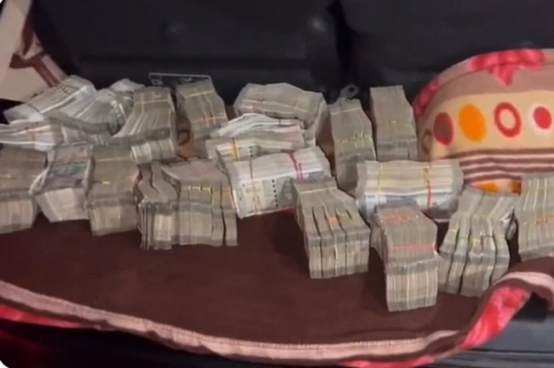 Three Jharkhand Congress MLAs held, Huge Cash found in car, MLA's make excuses about taking money to buy a sari or a car