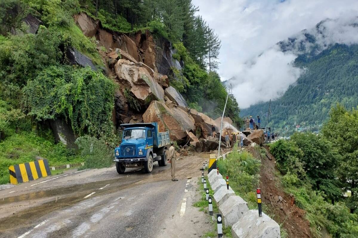 himachal-pradesh-140-people-died-in-30-days-due-to-the-havoc-of-monsoon-73-houses-destroyed.jpg
