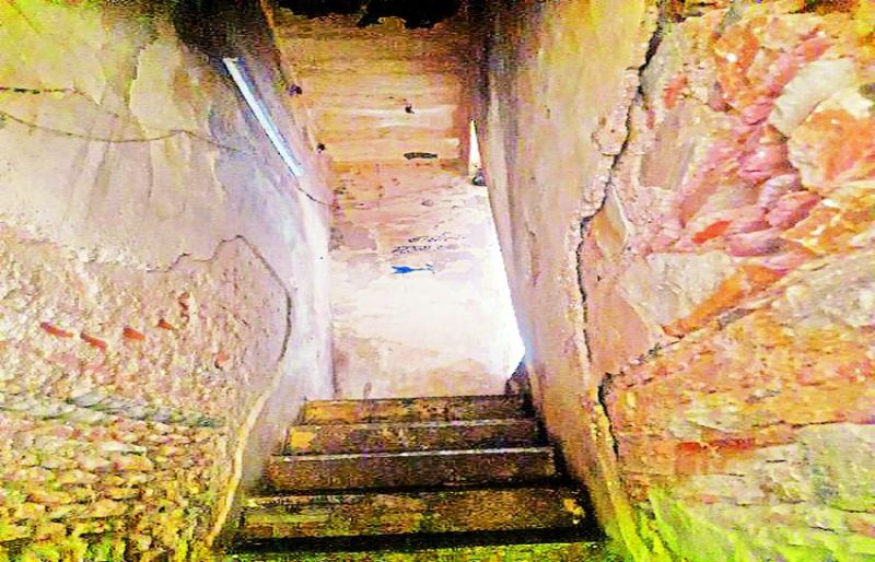 देव स्थान विभाग के मंदिर ही नहीं, खुद भी हो रहा दुर्दशा का शिकार