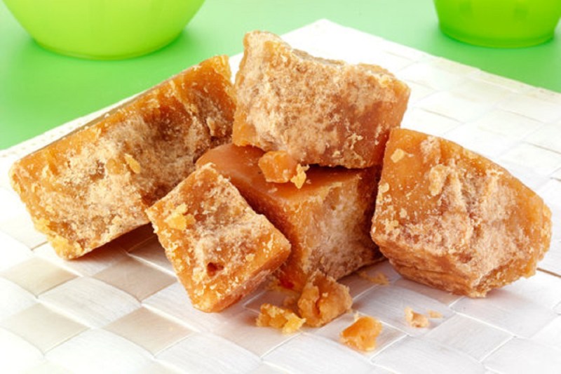 Jaggery Benefits: पाचन को मजबूत बनाने से लेकर ब्लड प्रेशर को कंट्रोल करने में फायदेमंद होता है गुड़, जानें इसके अन्य फायदे