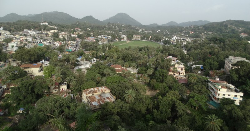 माउंट आबू. पर्यटन स्थल माउंट आबू का विहंगम दृश्य।