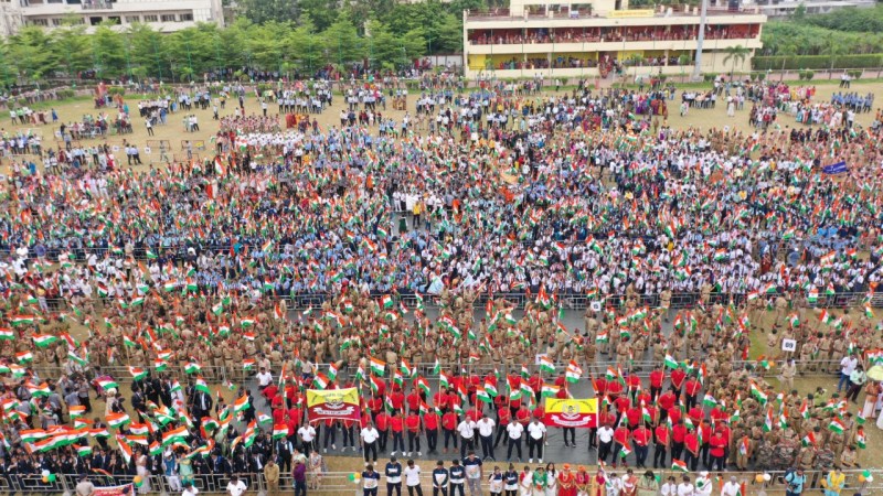 SURAT TIRNGA YATRA NEWS: गौरव पथ पर चहुंओर लहराया राष्ट्रीय ध्वज तिरंगा