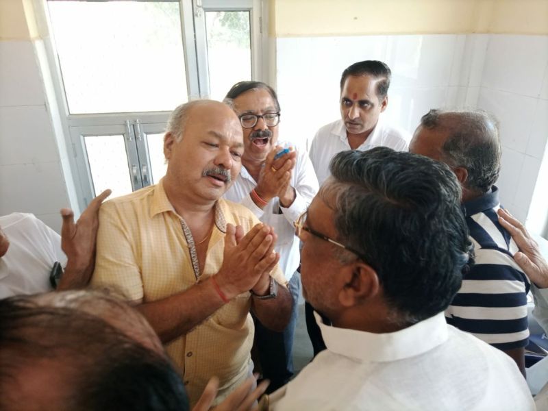 पेड़ीवाल ने कहा कि तेरी बकरी फाटक में करूंगा,संयुक्त निदेशक शर्मा गिड़गिड़ाते हुए पैरों में गिरकर माफी मांगी