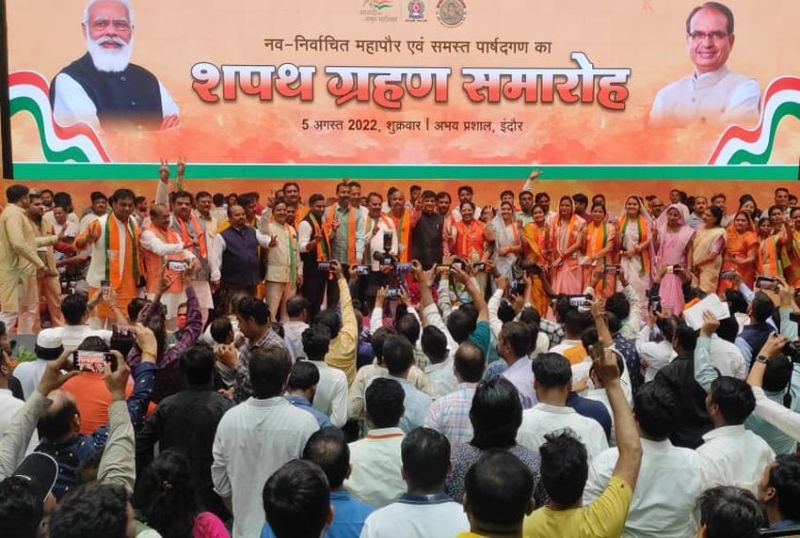 अव्यवस्थाओं की भेंट चढ़ा शपथ विधि समारोह... पर सादगी से जीता महापौर ने दिल