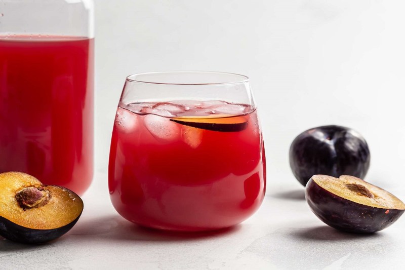 Plum Juice Benefits: आलूबुखारा के जूस पीने के है कमाल के फायदे, सेहत से लेकर स्किन की समस्याओं को करता है दूर