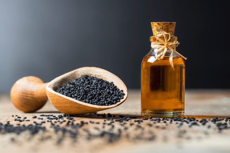 Kalonji Oil Benefits: कलौंजी के तेल से सेहत को मिलते हैं कमाल के फायदे, जोड़ों के दर्द से दिलाता है राहत