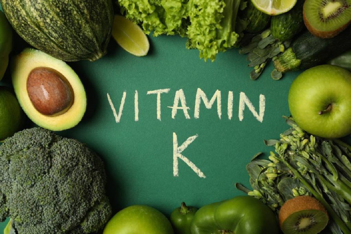Vitamin K Rich Foods: शरीर में विटामिन K की कमी से हड्डियों के कमजोर होने का बढ़ जाता है खतरा, कमी को पूरा करने के लिए करें इन फूड्स का सेवन