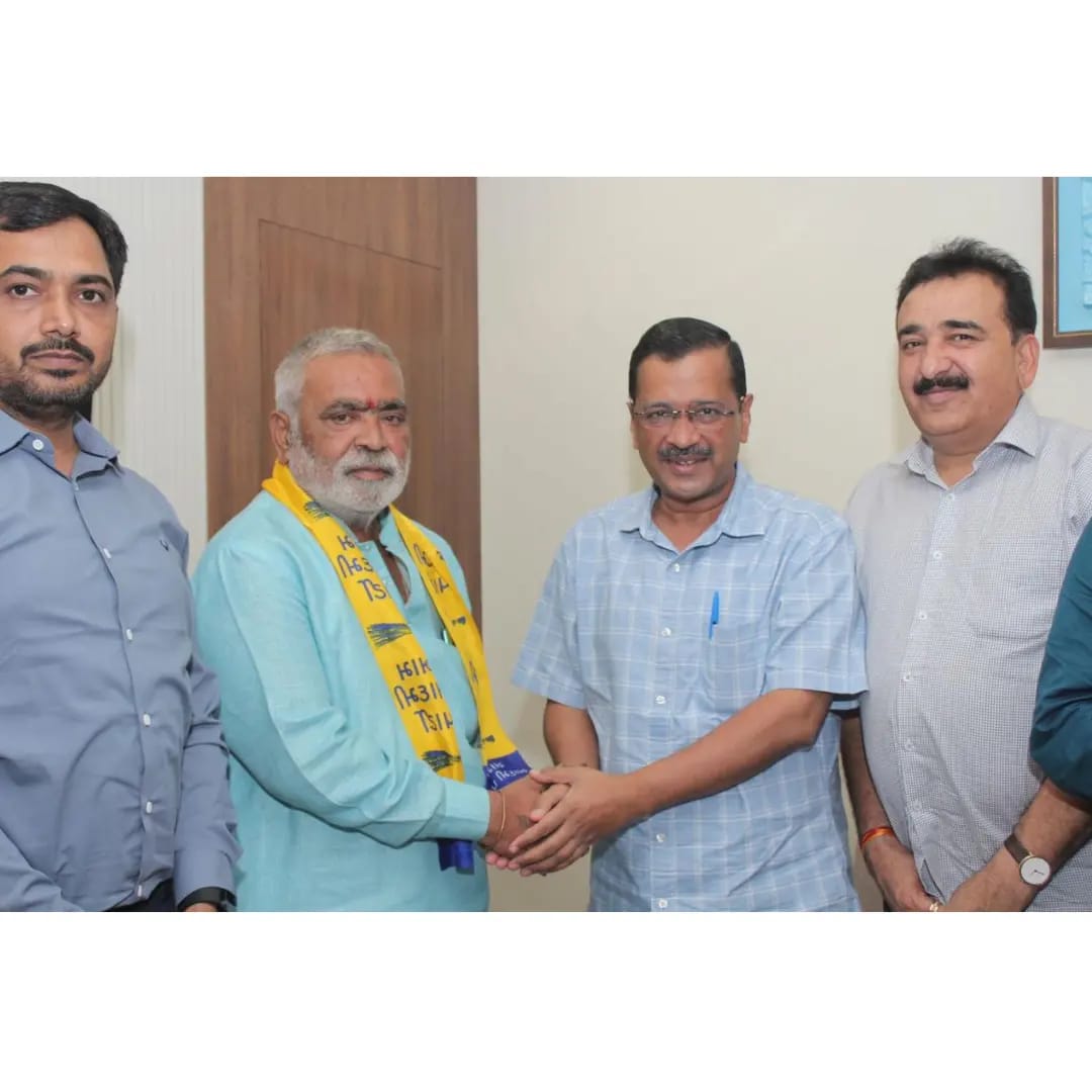 Gujarat: जामनगर के पूर्व महापौर आम आदमी पार्टी में शामिल, भाजपा को झटका