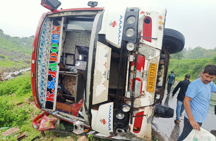 three died in bus accident in dungarpur