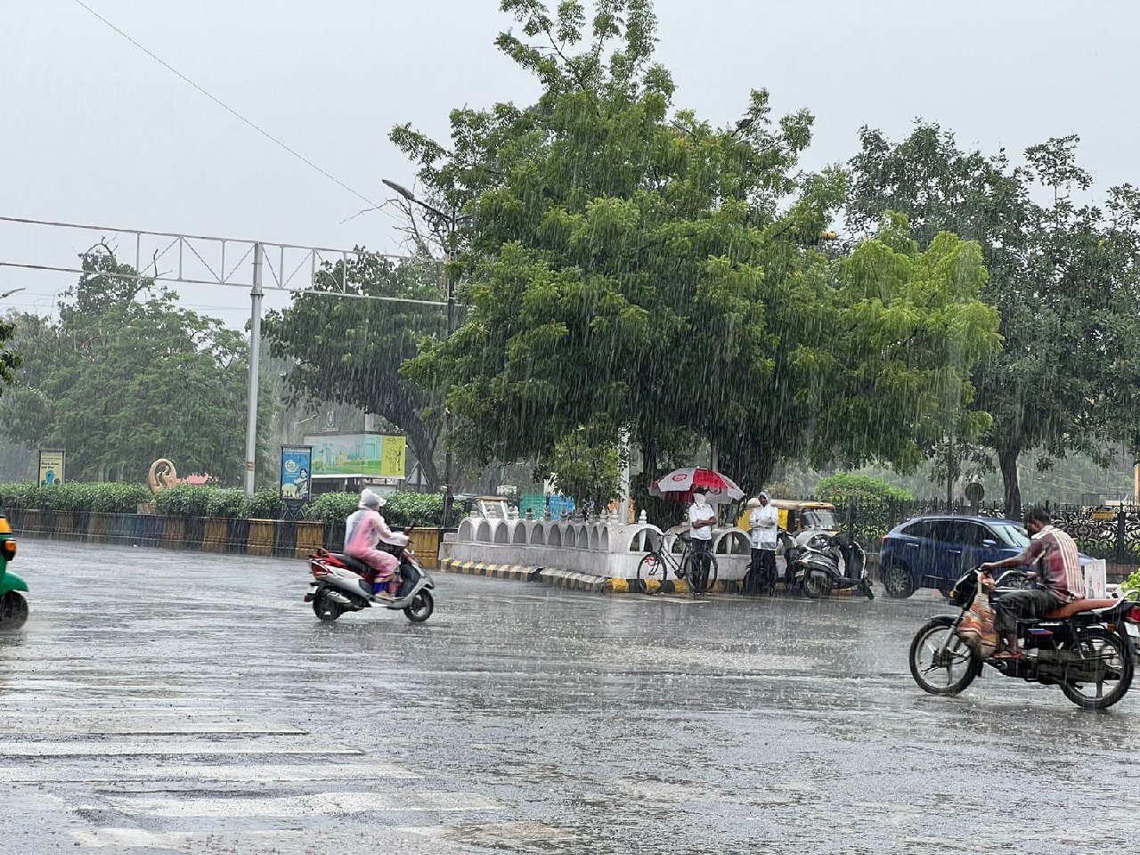 गुजरात की 100 तहसीलों में बारिश, तीन दिनों तक भारी बारिश की चेतावनी